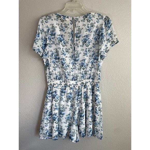Altar'd State Floral Rompter Ruffled XL Shorts Boho V-Neck Blue Elastic Waist - Picture 4 of 6